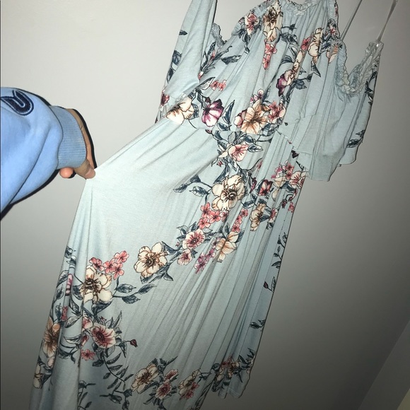 Flowy Dress - Picture 2 of 4